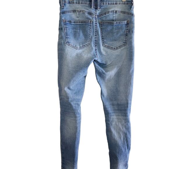 Celebrity Pink Skinny Distressed Jeans Size Juniors 1/25 - Picture 2 of 10